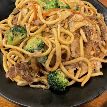 Magic Noodle - Signature Stir Fry with mid round noodles - Noodles Near Me - Overland Park, Kansas