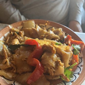 Saranrom Thai - Thai Near Me - Elmhurst, New York