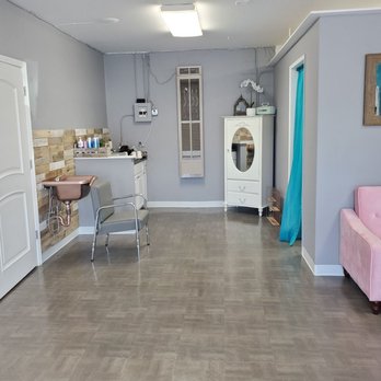 Curl Up N Dye Beauty Bar - Back area - Hair Salons Near Me - Carson City, Nevada Curl Up N Dye Beauty Bar - Back area - Hair Salons Near Me - Carson City, Nevada