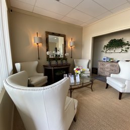 This is the waiting area! So welcoming!!