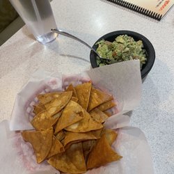 Azteca Grill - Chips & guacamole