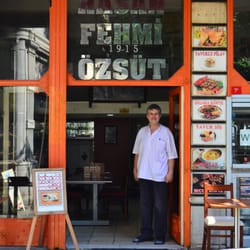 Karaköy Özsüt  - Rashit devant son établissement