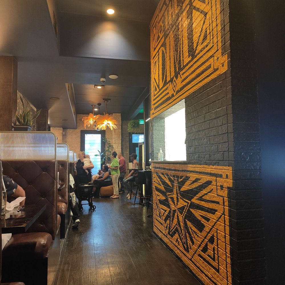 Restaurant is all in length. Nice art deco style. 1913 period.