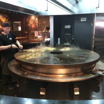 HuHot Mongolian Grill - Making lunch! - Asian Fusion Near Me - Cedar Rapids, Iowa