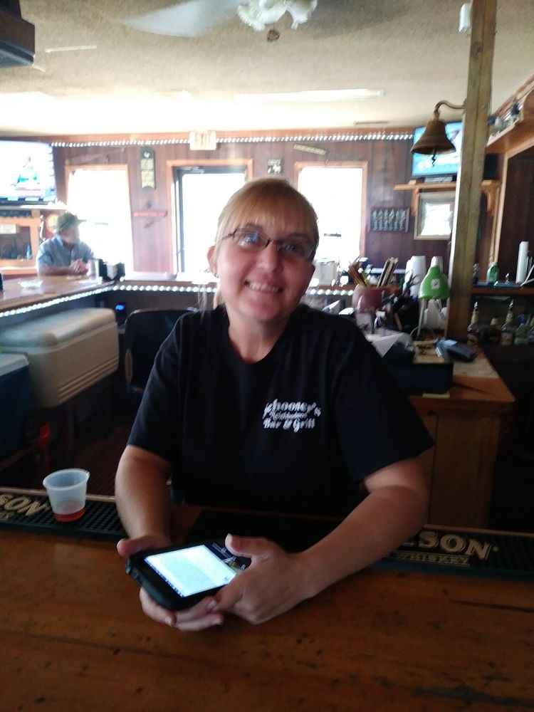 Schooner's Bar & Grill Logo