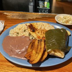 Los Chorros Restaurant - Combinacion Salvadorena