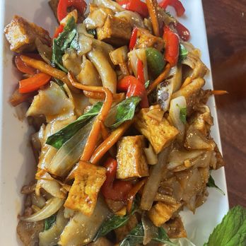 Calistoga Thai Kitchen - Drunken Noodles with tofu - Thai Near Me - Calistoga, California