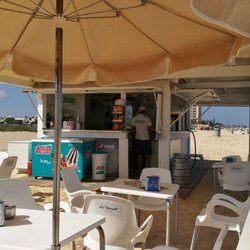 Resto-Bar La Sirena - Einfache Strandbar mit Sitzgelegenheiten