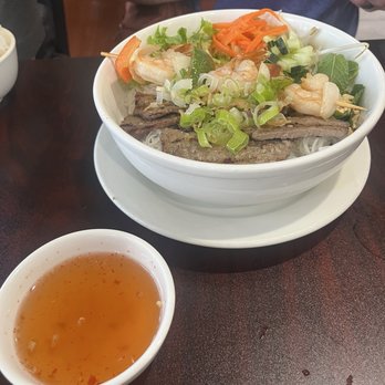 Cafe Hoang - Vietnamese Near Me - Chicago, Illinois