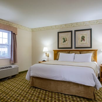 Hawthorn Suites By Wyndham Franklin - Presidential King Suite Bedroom - Hotels Near Me - Franklin, Massachusetts Hawthorn Suites By Wyndham Franklin - Presidential King Suite Bedroom - Hotels Near Me - Franklin, Massachusetts