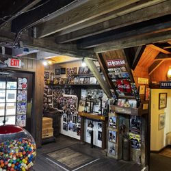 1811 Comics - Comics and collectibles