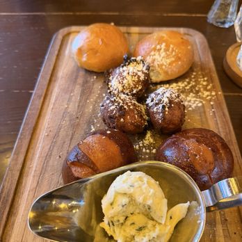 Hearsay Beaumont - Artisan bread board - American Near Me - Beaumont, Texas