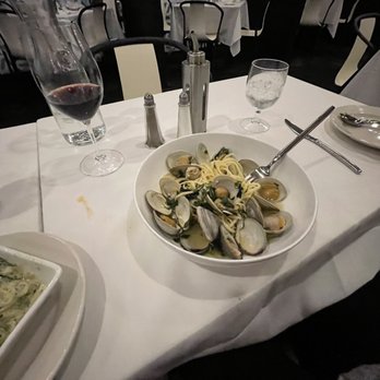 Bin 100 Restaurant - Linguine and Littleneck Clams - Italian Near Me - Milford, Connecticut