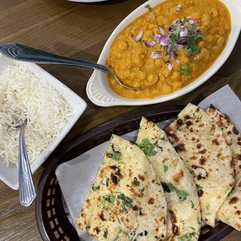 Peacock Indian Restaurant - Chana Masala and Garlic Naan - Indian Near Me - Houston, Texas Peacock Indian Restaurant - Chana Masala and Garlic Naan - Indian Near Me - Houston, Texas