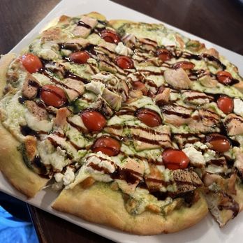 Ippolito's Trattoria - Chicken pesto pizza - Italian Near Me - Sacramento, California