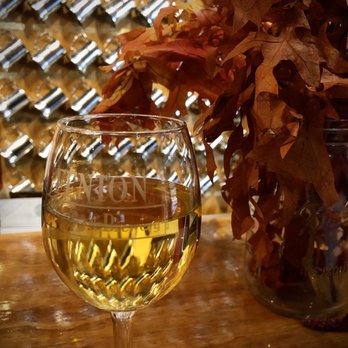 Fenton Winery & Brewery - Wedding White - Breweries Near Me - Fenton, Michigan