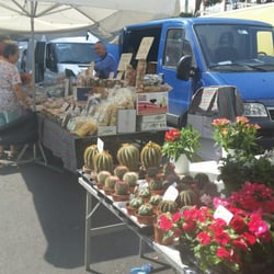 Mercato di Diano - Uno dei banchi del mercato di Diano
