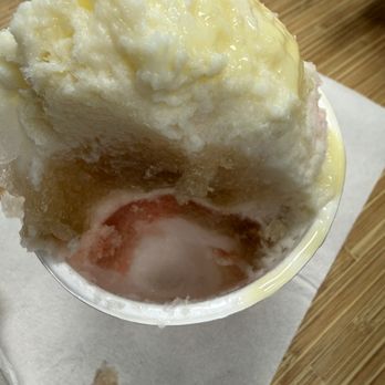 Bahama Buck's - North Las Vegas - Unflavored ice on bottom due to not enough syrup - Shaved Ice Near Me - North Las Vegas, Nevada