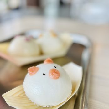 Cafe Aloe - Matcha Latte x Piggy Bun - Cafes Near Me - Bellevue, Washington