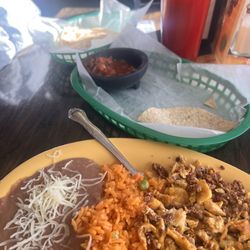 El Rey Plaza - Chorizo. Scrambled eggs. Rice . Beans . Chips . Salsa. Horchata. Flour tortillas.