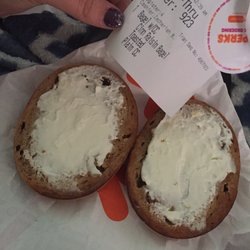 Dunkin' - Lack of cream cheese