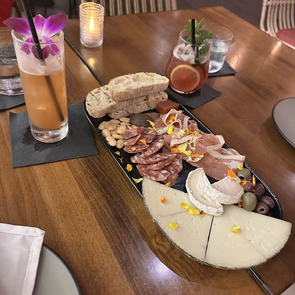 Beso - Cocktail Bars Near Me - Sarasota, Florida
