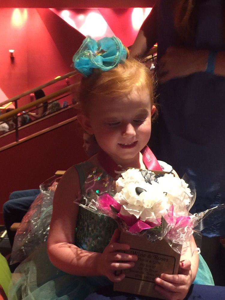 WINE AND ROSES FLOWER SHOP Updated August 2024 125 7th St