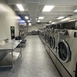 Friendly Laundry - Extra Large Washers and Dryers - Laundromat Near Me - Winter Haven, Florida