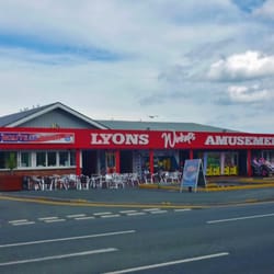 Lyons Winkups Amusements