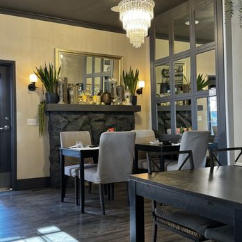 Bistro At Lake Chelan - Dining room - American Near Me - Chelan, Washington Bistro At Lake Chelan - Dining room - American Near Me - Chelan, Washington