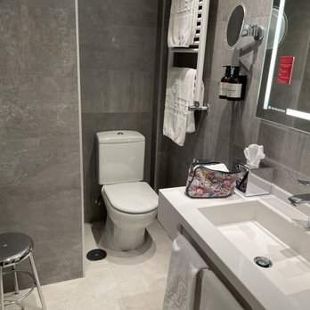 Hotel NH Collection Madrid Colón - The bathroom - Hotels Near Me - Madrid, M