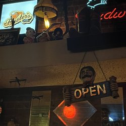 Buster Belly's - Fun decor