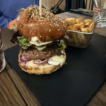 La Mule du Pape - Restaurants Near Me - Châteauneuf Du Pape, 84