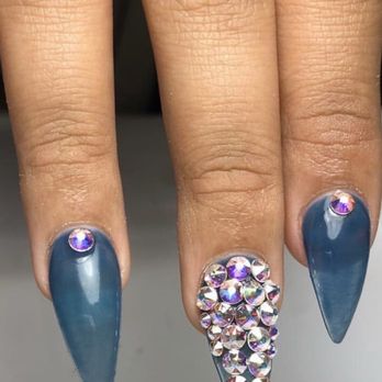 Raquelle Nail Bar - Waxing Near Me - New York, New York