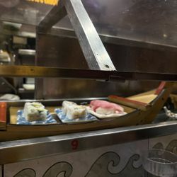 Warakubune Sushi