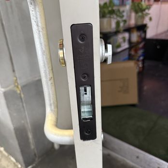 Yellow Diamond Locksmith & Garage Door - Keys & Locksmiths Near Me - Lawrence , New York Yellow Diamond Locksmith & Garage Door - Keys & Locksmiths Near Me - Lawrence , New York
