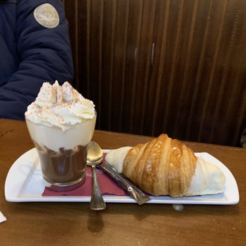 El Cafetó - Chocolate suizo y croissant chocolate blanco - Coffee & Tea Near Me - Barcelona, B