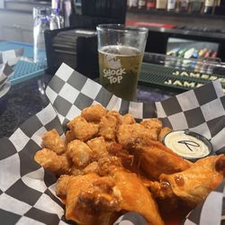 Flanagan's Sports Pub - Mango habanero wing basket with tots