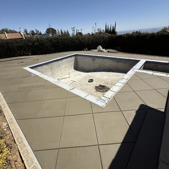 Green Ivy Maintenance - Fresh concrete - Landscaping Near Me Green Ivy Maintenance - Fresh concrete - Landscaping Near Me