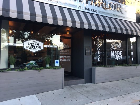 The Pizza Parlor by null