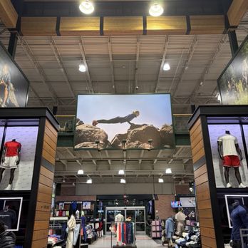 DICK'S Sporting Goods - Very cool and spacious - Sports Wear Near Me - Valley Stream, New York