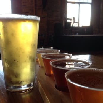 Lakefront Brewery - A pint and 5 beer sampler. - Breweries Near Me - Milwaukee, Wisconsin Lakefront Brewery - A pint and 5 beer sampler. - Breweries Near Me - Milwaukee, Wisconsin