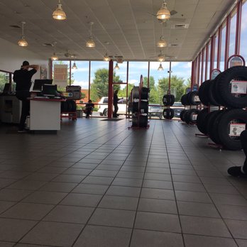 Discount Tire - Comfortable waiting room with free water & cofffee - Tires Near Me - Lilburn, Georgia