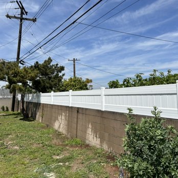 Casa Valenzuela Construction - Vinyl fence in Yorba Linda, CA - General Contractors Near Me - Corona, California