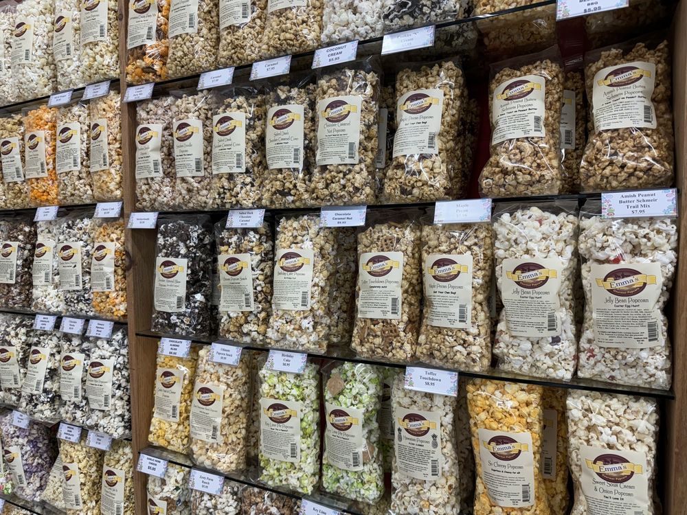 SWEETZ & MORE Updated October 2024 30 Photos 300 US1, Wiscasset, Maine Candy Stores