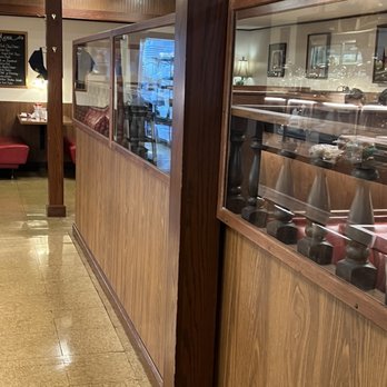 Watts Restaurant - Some booths - Seafood Near Me - Utica, Ohio