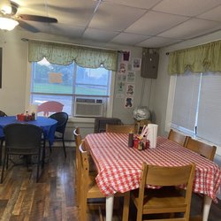 Juan & Allie's BBQ - Dining area