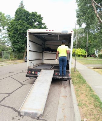 Robert’s Junk And Trash Removal