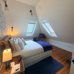 Grape Leaf Inn - King room