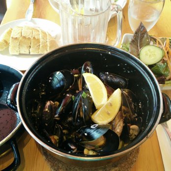 Salade de Fruits Cafe - Moules et salad - French Near Me - Vancouver, British Columbia Salade de Fruits Cafe - Moules et salad - French Near Me - Vancouver, British Columbia